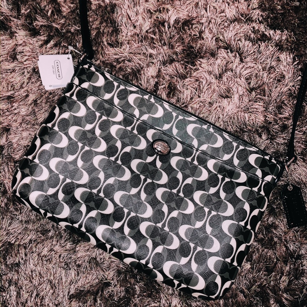 Coach Swingpack Peyton Purse